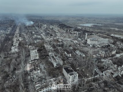 Воронки и руины. Как выглядит Часов Яр с высоты, за который идут ожесточенные бои (ФОТО) Воронки и руины. Как выглядит Часов Яр с высоты, за который идут ожесточенные бои (ФОТО)