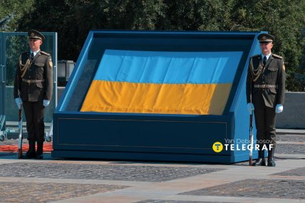 Церемония поднятия флага в Киеве 23.08.2026
