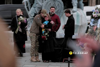 Люди не стримували емоцій
