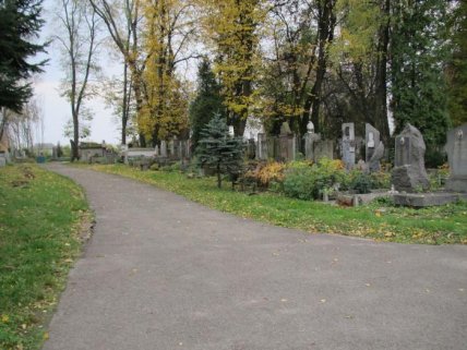 Старое местное кладбище в Ивано-Франковске