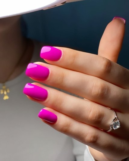 рожевий манікюр