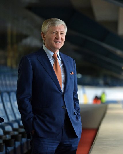 Ринат Ахметов на стадионе Мейски