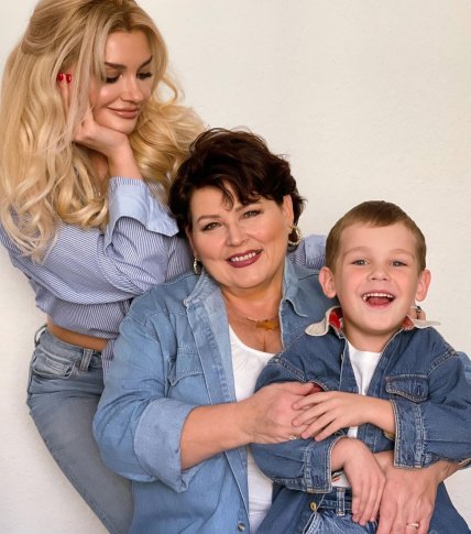 Миша Романова с родными