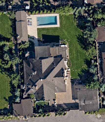 Будинок доньки судді. Фото: Googleearth. Якість покращено за допомогою ШІ