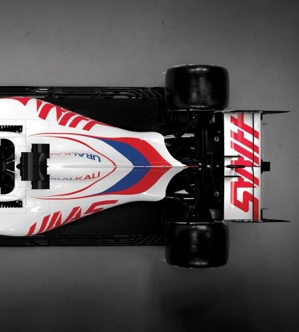 Команда Формулы-1 Хаас показала свои новые цвета