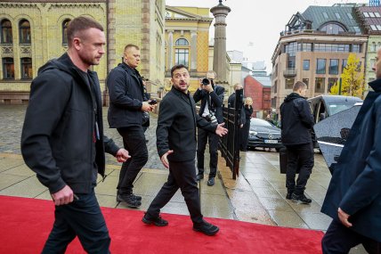 У супроводі Зеленського помітили і Максима Донця, якого називають крашем українок