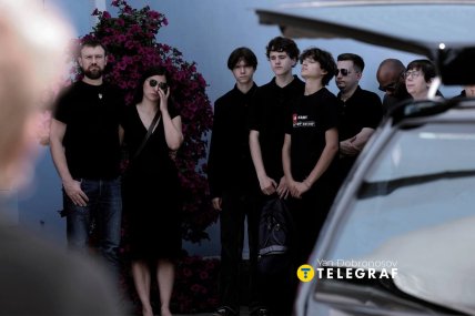 Люди едва сдерживали слезы