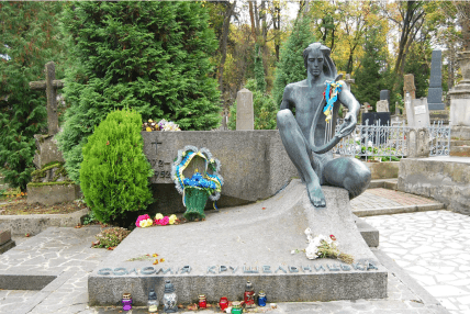 Могила Соломії Крушельницької