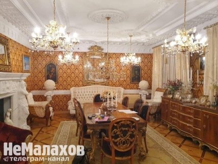 Фото з особняка російського депутата Віталія Латишева