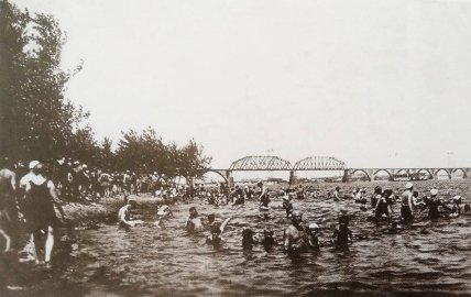 Пляж на Монастырском острове