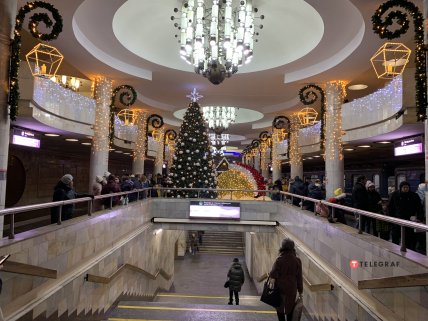 Елку Харькова установили в метро