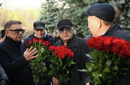 Юрій Антонов на похороні Ніколаєва