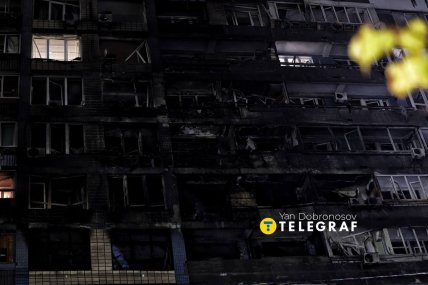 Поврежденный во время обстрелов РФ 10 октября дом в Киеве