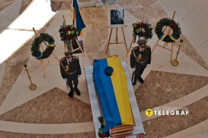 Останки Евгения Коновальца доставили в собор УГКЦ в Киеве. Фото: Ян Доброносов "Телеграф"