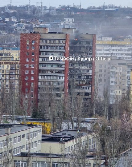 Дрон влучив у будинок в Дніпрі