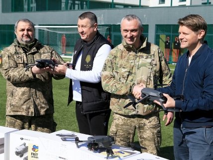 ФК Рух передало на фронт беспилотники DJI Mavic 3