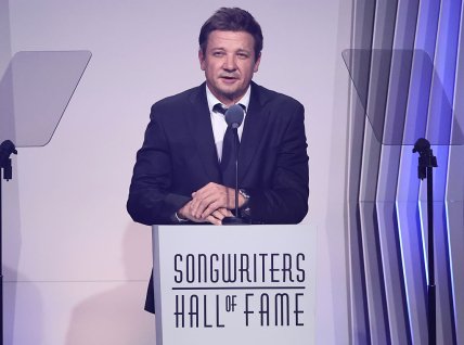 Джереми Реннер