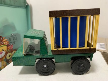 игрушечная машинка