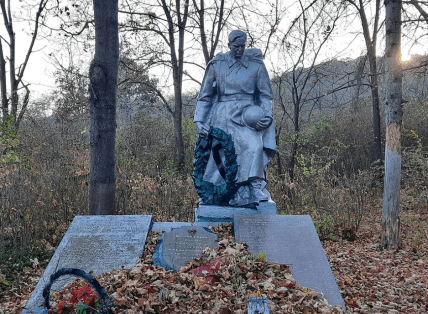 Пам'ятний знак на честь воїнів-односельчан у Притулівці