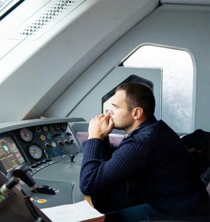 Василий в кабине машиниста