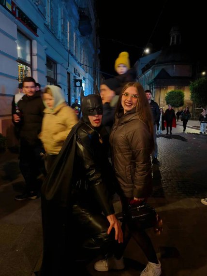 Бетмен позує у Львові в Гелловін