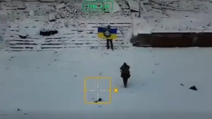 ВСУ повесили флаг Украины над зданием горсовета в Купянске