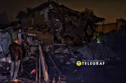 Знищена будівля в Києві внаслідок атаки