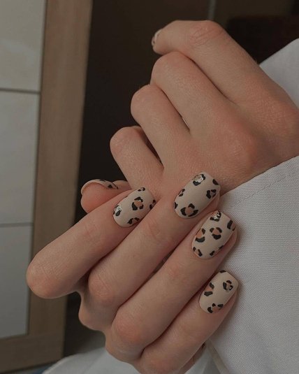 Маникюр с леопардовым принтом