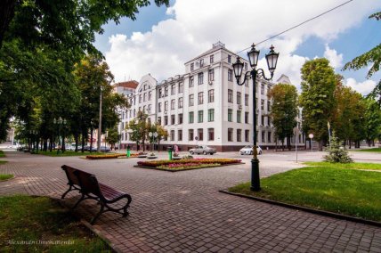 Економічний факультет ХНУ ім. В.Н.Каразіна до удару 2 березня 2022