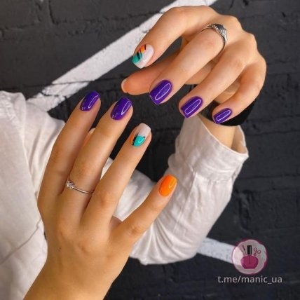 Яркие цвета в маникюре