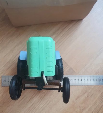 игрушечная машинка