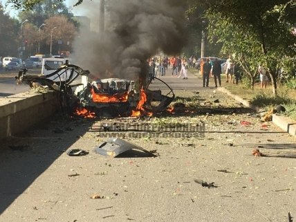 Машину разорвало от взрыва /t.me/Dneproperativnyj
