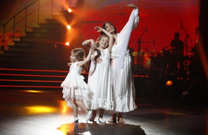 Надія Мейхер з доньками