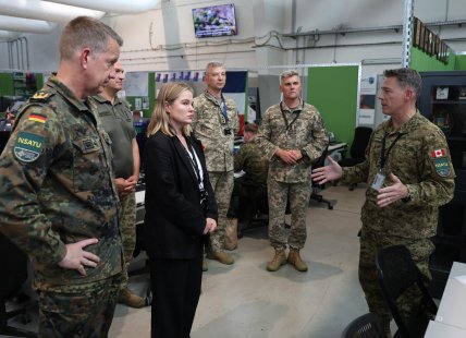 Глава Миссии Украины при НАТО Алена Гетьманчук во время визита в NSATU в Висбадене. Фото Facebook Alyona Getmanchuk