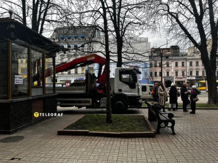 У Києві на Хрещатик знесли кіоск