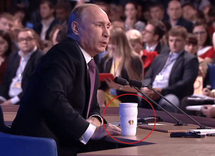 Путин со специальной кружкой на пресс-конференции