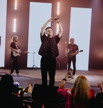 Дмитро Волканов співак