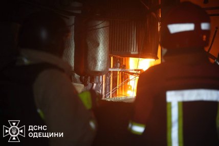 Пожар в Одессе из-за россыйского удара дронами