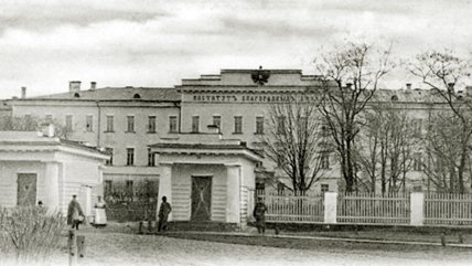 Вхід до Інституту шляхетних дівчат в Полтаві