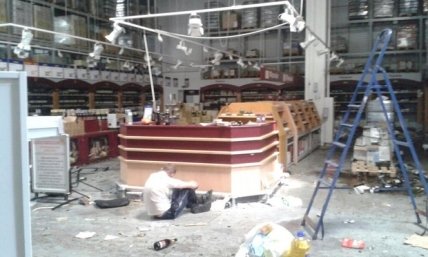 Разграбление Метро в Донецке