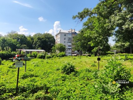 Старинное кладбище в Хмельницком