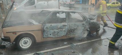 Внаслідок влучання загорілася машина