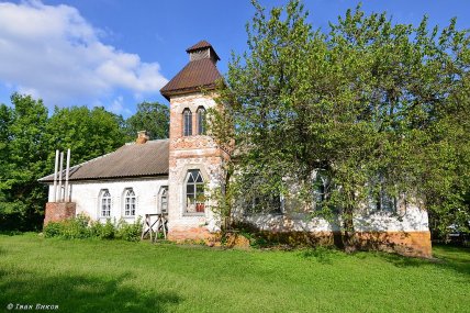 Земська трикомплектна школа у смт. Чорнухи