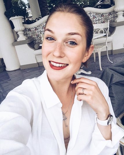 Клопотенко дівчина Катерина Воскресенська