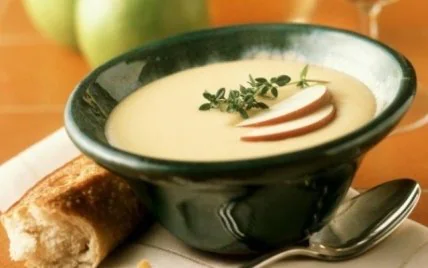 Незвичайний холодний суп із яблук