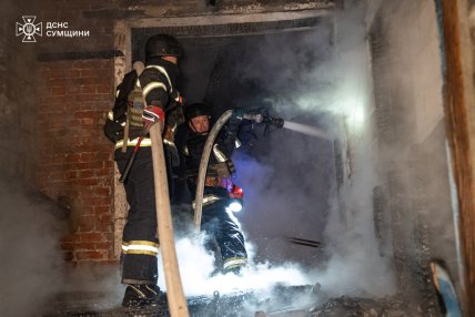 Тушение пожара из-за удара РФ по Сумам