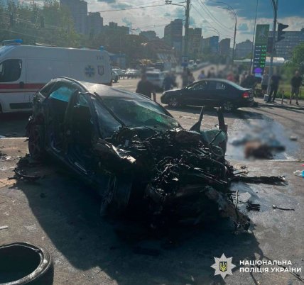 В Києві машина влетіла в підземку