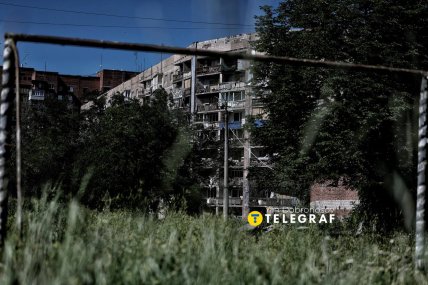 Пошкоджена багатоповерхівка в Краматорську