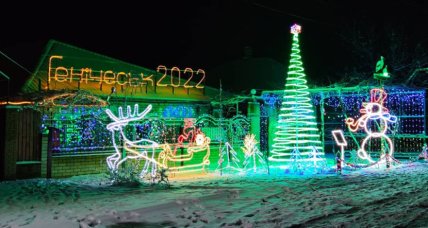 Неонова ялинка, олень, сніговик