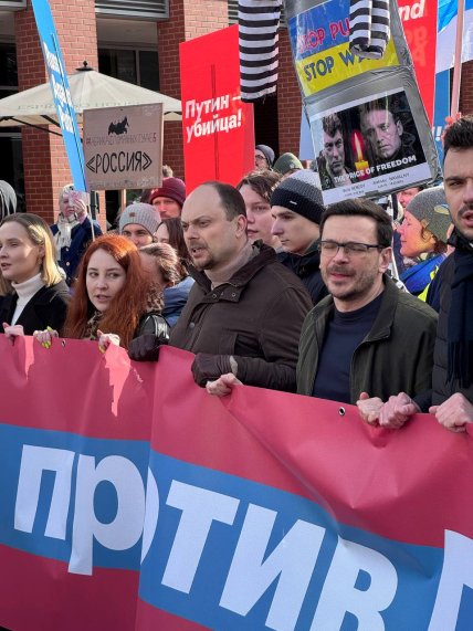 "Росія проти Путіна". У Німеччині почався масштабний протест росіян (фото, відео)